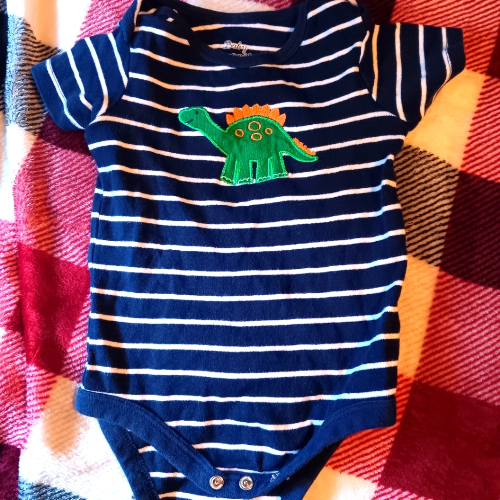 Baby clothes size 0 to 6 months